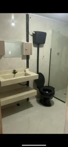 Et badeværelse på Family House + 6 billeder