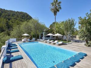 Бассейн в Villa in Ibiza near Cala Bassa Beach или поблизости