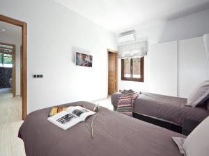 Кровать или кровати в номере Villa in Ibiza near Cala Bassa Beach +32 фотографии