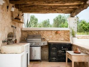 Η κουζίνα ή μικρή κουζίνα στο Villa in Ibiza with Pool and Mountain Views