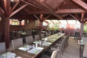 Restaurace v ubytování Camping 5 étoiles - Parc aquatique - eebdba