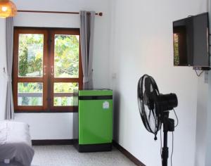 Μια τηλεόραση ή/και κέντρο ψυχαγωγίας στο ชรัส รีสอร์ท เกาะล้าน