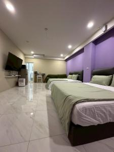 Postel nebo postele na pokoji v ubytování 草莓驛站