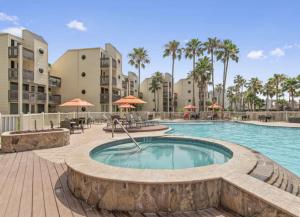 Swimmingpoolen hos eller tæt på Ocean Breeze Retreat 2bed 2bath, Heated Pool!