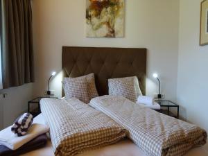 Ένα ή περισσότερα κρεβάτια σε δωμάτιο στο Chalet Leutasch with Ski Trail & Mountain Views