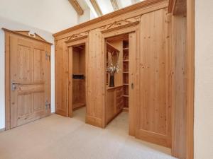 Imagine din galeria proprietății Elegant Chalet near Slopes & Village în Apfeldorf +30 fotografii