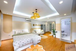 Ένα ή περισσότερα κρεβάτια σε δωμάτιο στο Paradise Ton Duc Thang by Luxe Hospitality