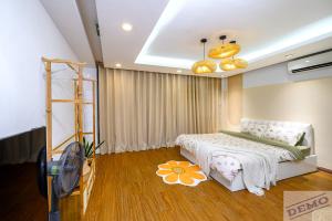 Ένα ή περισσότερα κρεβάτια σε δωμάτιο στο Paradise Ton Duc Thang by Luxe Hospitality