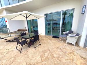 Gallery image of Lux Vista Retreat, 2BR, 2BA with terrace and pool in Fort Myers