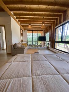 En eller flere senge i et værelse på Designer house in Valeria del Mar + 64 billeder