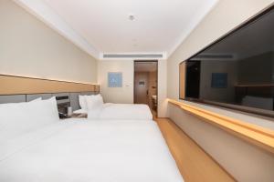 Кровать или кровати в номере JI Hotel Shanghai Xinzhuang Qixin Road Qixin Road +48 фотографий