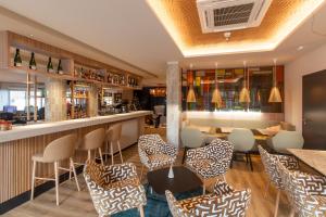 Lounge nebo bar v ubytování Campanile Reims Centre - Cathedrale