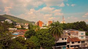 Nespecifikovaný výhled na hory nebo výhled na hory při pohledu z hotelu