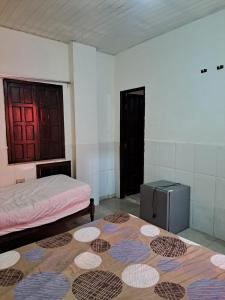 En eller flere senge i et værelse på Hostel da Passarela + 3 billeder