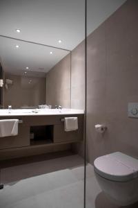 Bilik mandi di voco - Podgorica by IHG