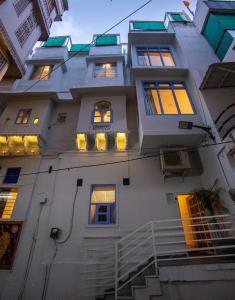 Tòa nhà nơi khách sạn tọa lạc