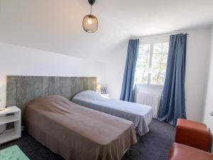 Ένα ή περισσότερα κρεβάτια σε δωμάτιο στο Maison sur 8 hectares, randonnées, piscine partagée - FR-1-616-535