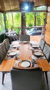 Posezení v ubytování Chalé Veraneio-Itú-SP Vista para o lago Camping Carrion