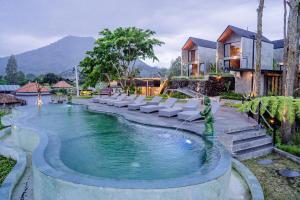 Cảnh núi rừng hoặc tầm nhìn ra núi từ khách sạn