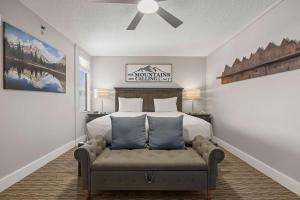 Khu vực ghế ngồi tại Corner condo with Pool Hot Tub Ski In-Out +15 ảnh