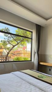 En eller flere senge i et værelse på Mộc Thạch Homestay Gia Lai