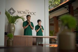 Členové personálu v ubytování Green Morodoc Garden Hotel + 65 fotografií
