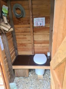 Ванная комната в Tiny house au pied du Vercors +11 фотографий