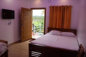 Postel nebo postele na pokoji v ubytování Carmel Building + 3 fotografie