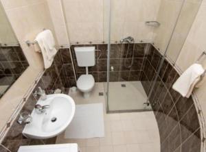 Ένα μπάνιο στο Apartments Savić near the Sea +15 φωτογραφίες