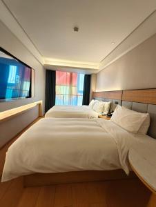 Giường trong phòng chung tại JI Hotel Shanghai Xinzhuang
