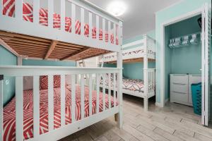 Postel nebo postele na pokoji v ubytování 1min Walk To BeachPrivate Heated PoolZula Dreams + 51 fotografií