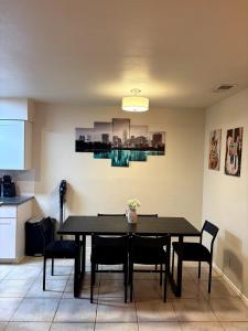 Kuchyň nebo kuchyňský kout v ubytování Hook Em Horns! 12 mins to Downtown Austin