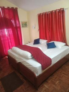 Ένα ή περισσότερα κρεβάτια σε δωμάτιο στο Sunshine Royale