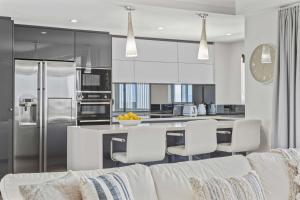 Køkken eller tekøkken på The Pinnacles - Panoramic Ocean & Mountain Views + 33 billeder