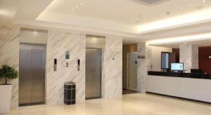 Ο χώρος του λόμπι ή της ρεσεψιόν στο City Comfort Inn Zhuhai University Town Tangjiawan Plaza