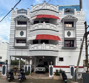 Το κτήριο όπου στεγάζεται  το ξενοδοχείο διαμερισμάτων