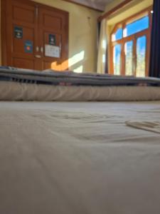 En eller flere senge i et værelse på Ganga Homstay Rakchham