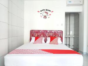 En eller flere senge i et værelse på OYO Life 2664 D'kost + 6 billeder