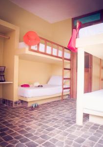 Punta Sal Bungalows emeletes ágyai egy szobában