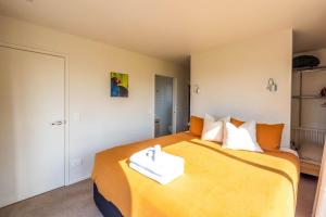 Ένα ή περισσότερα κρεβάτια σε δωμάτιο στο Overview - Stay Waiheke +23 φωτογραφίες
