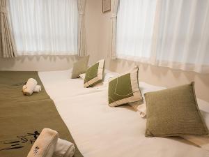 Ένα ή περισσότερα κρεβάτια σε δωμάτιο στο 桜の川50 東京晴空塔10分钟本所吾妻橋駅5分钟5人房丨 Tokyo skytree 10 mins Honjo Azumabashi 5 minutes5 people