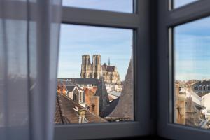 Nespecifikovaný výhled na destinaci Remeš nebo výhled na město při pohledu z hotelu