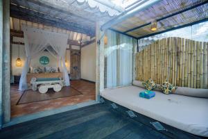 un dormitorio con una cama en una habitación en Sacred Jewel by GenuineHost, en Payangan 32 fotos más