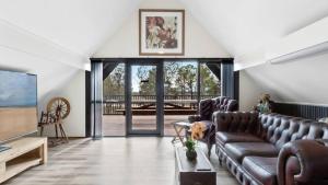 a living room with a couch and a television at Vineyard Accommodation in Dorrien