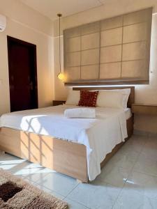 Postel nebo postele na pokoji v ubytování Gourmet Getaway - Explore Karachi's Flavors