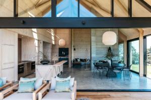 Χώρος καθιστικού στο Mawhiti - Stay Waiheke