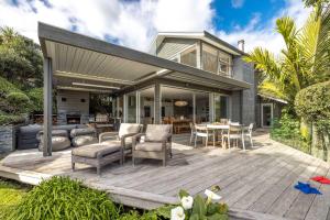 Khu vực ghế ngồi tại Serenity - Stay Waiheke