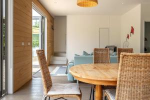 Χώρος καθιστικού στο Boathouse Onetangi - Stay Waiheke