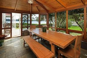 Κήπος έξω από το Oakura Bay Villa - Stay Waiheke