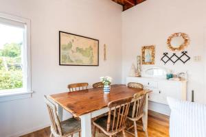 Billede fra billedgalleriet på Sunshine Cottage by the Sea - Stay Waiheke i Onetangi